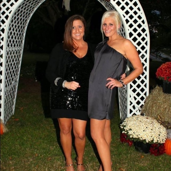 Meet your Posher, Nicole - Picture 3 of 6